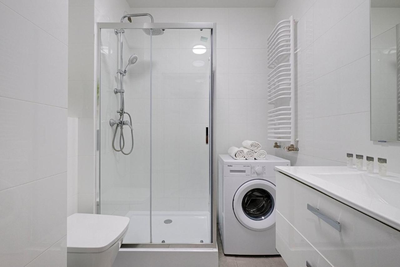 2Br Apt Strzelecka 24 With Balcony Lejlighed Warszawa Eksteriør billede